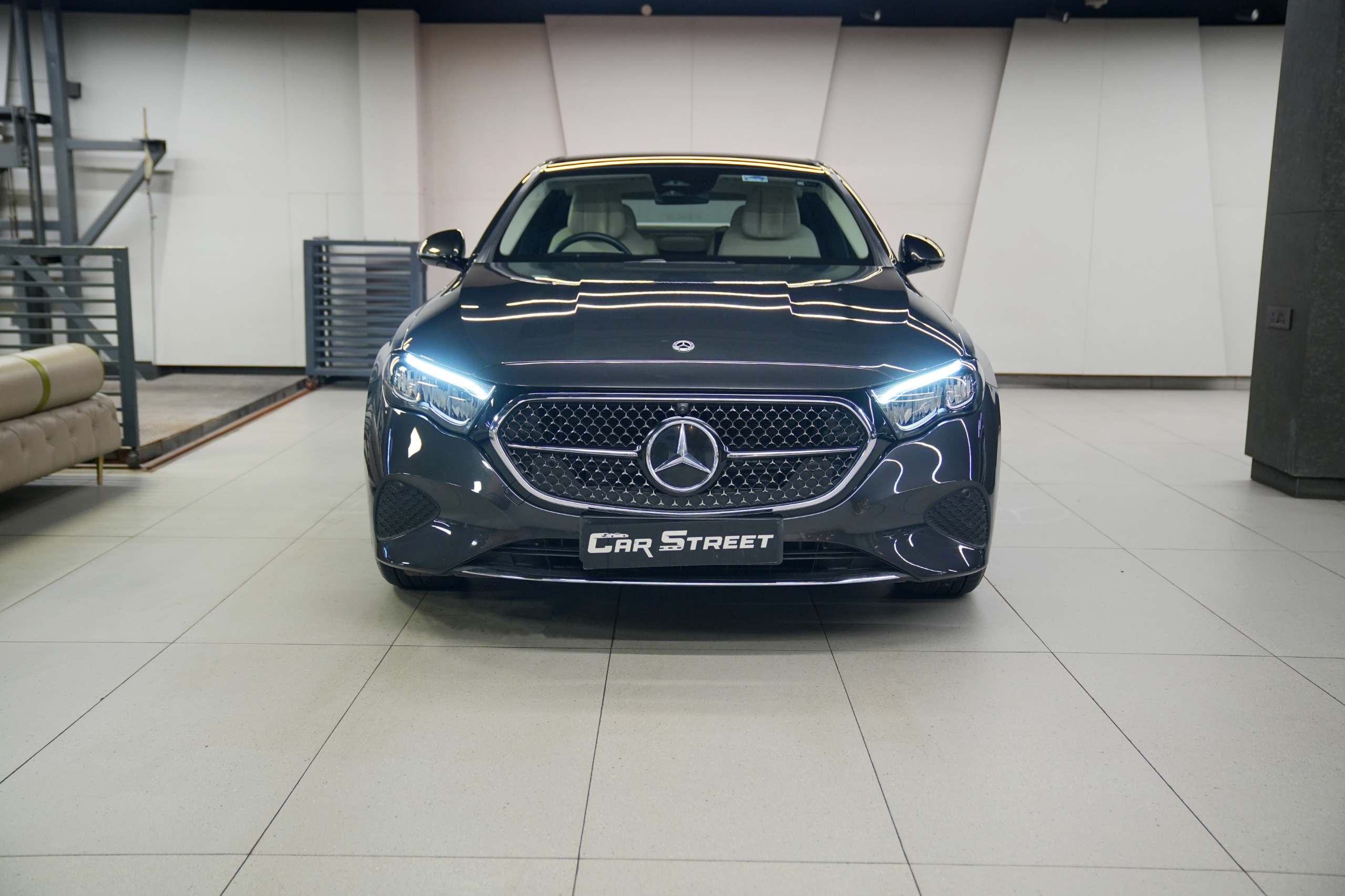 Mercedes-Benz E-Class  E200